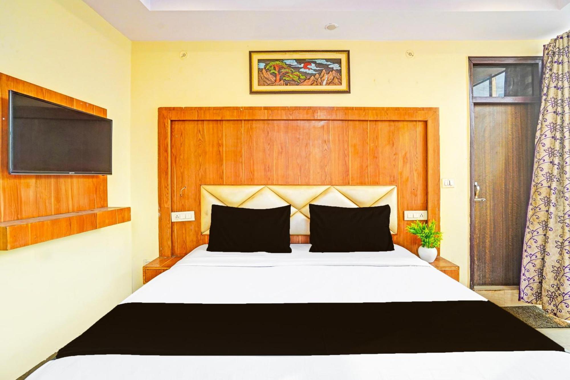 Super Hotel O Charbagh Formerly Khalsa Inn Лакнау Екстериор снимка