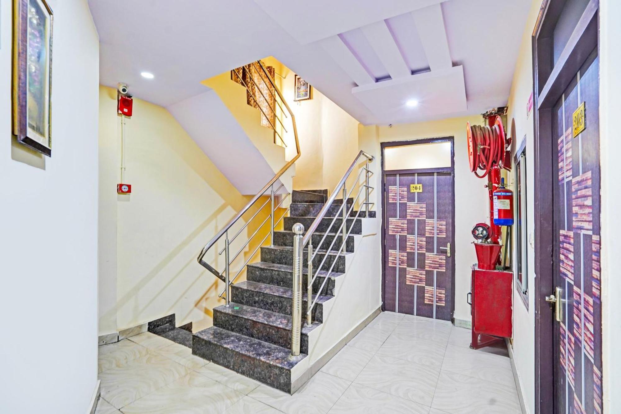 Super Hotel O Charbagh Formerly Khalsa Inn Лакнау Екстериор снимка