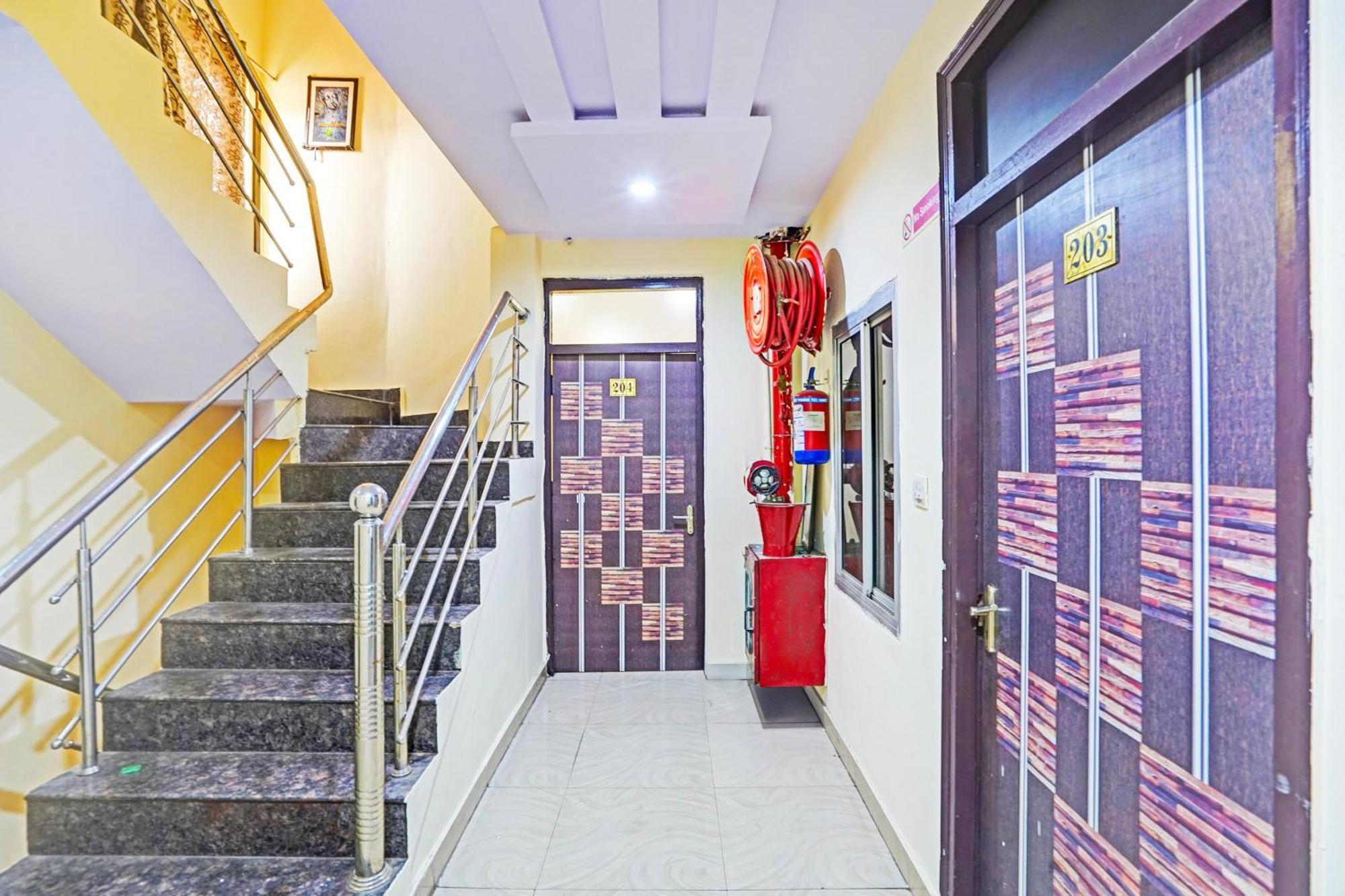 Super Hotel O Charbagh Formerly Khalsa Inn Лакнау Екстериор снимка