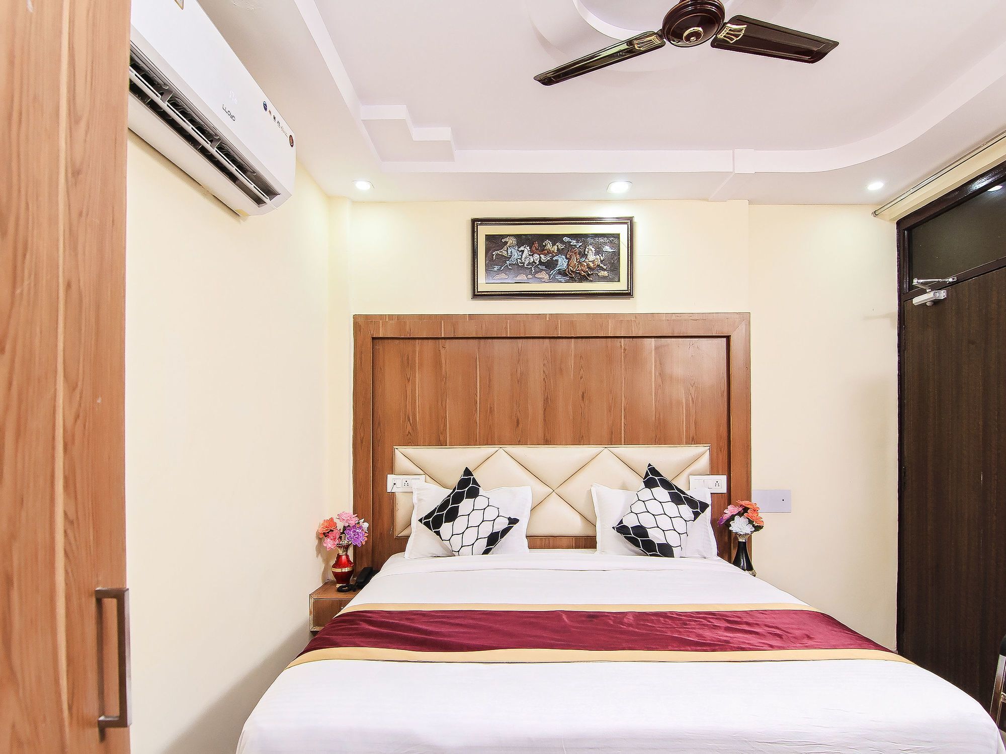 Super Hotel O Charbagh Formerly Khalsa Inn Лакнау Екстериор снимка